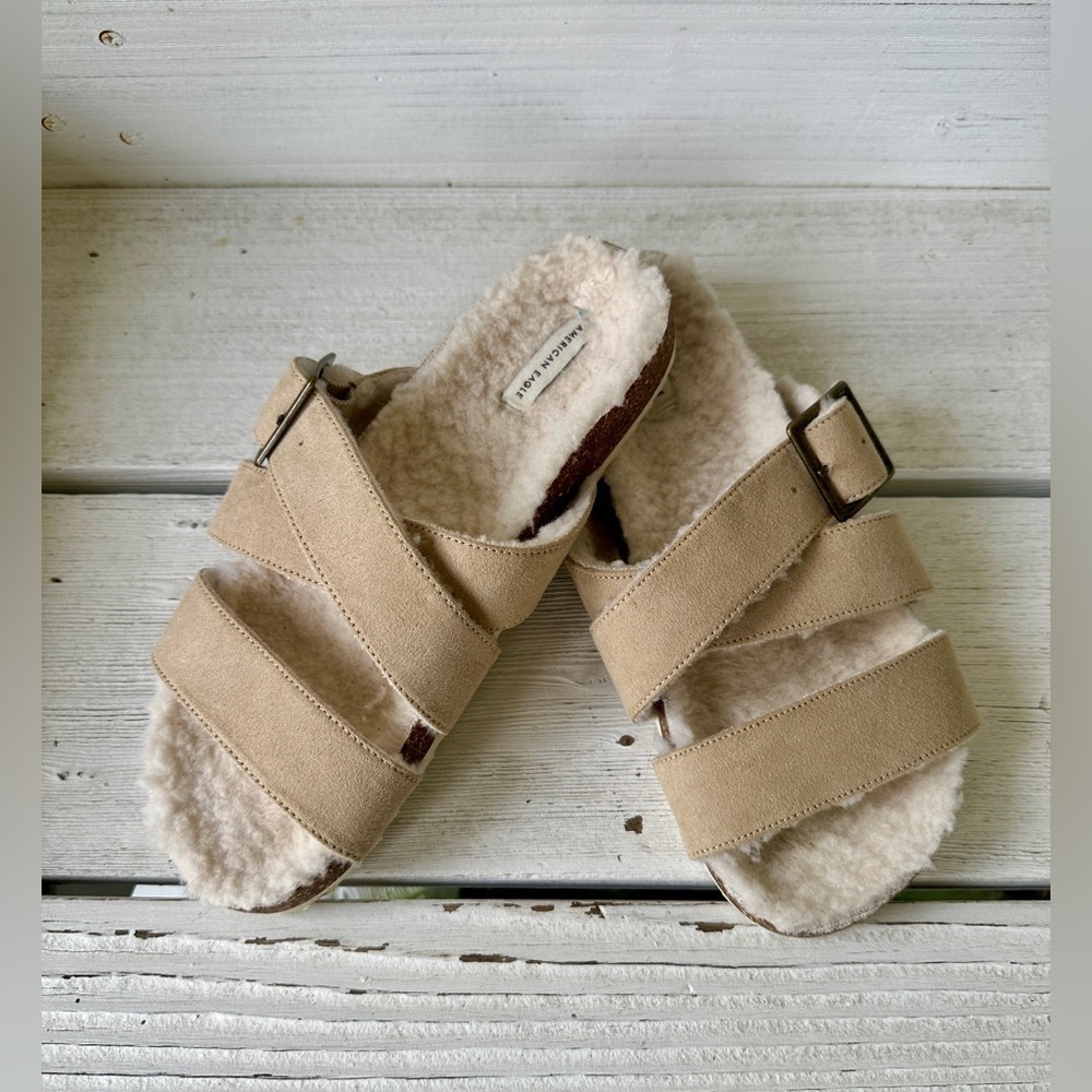 AMERICAN EAGLE, BIRKENSTOCK, SHEARLING SANDAL. NO SIZE. 10” X 3 3/4”